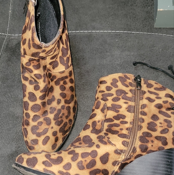 Lust for You cheetah wedge boots 7 - Picture 1 of 3